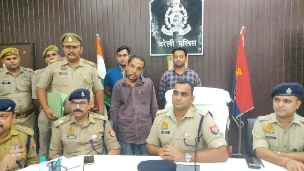 #बरेली यूपी- ये है कुलदीप गंगावर कुल 9 महिलाओं  को मौत के घाट उतार चुका है।ये सुनसान इलाक़े में महिलाओं को रोकता था। जबरन शारीरिक सम्बन्ध बनाने के लिए बोलता था। मना करने पर गला घोंटकर मार देता था।
#UttarPradesh #police #GoodWorkUPP