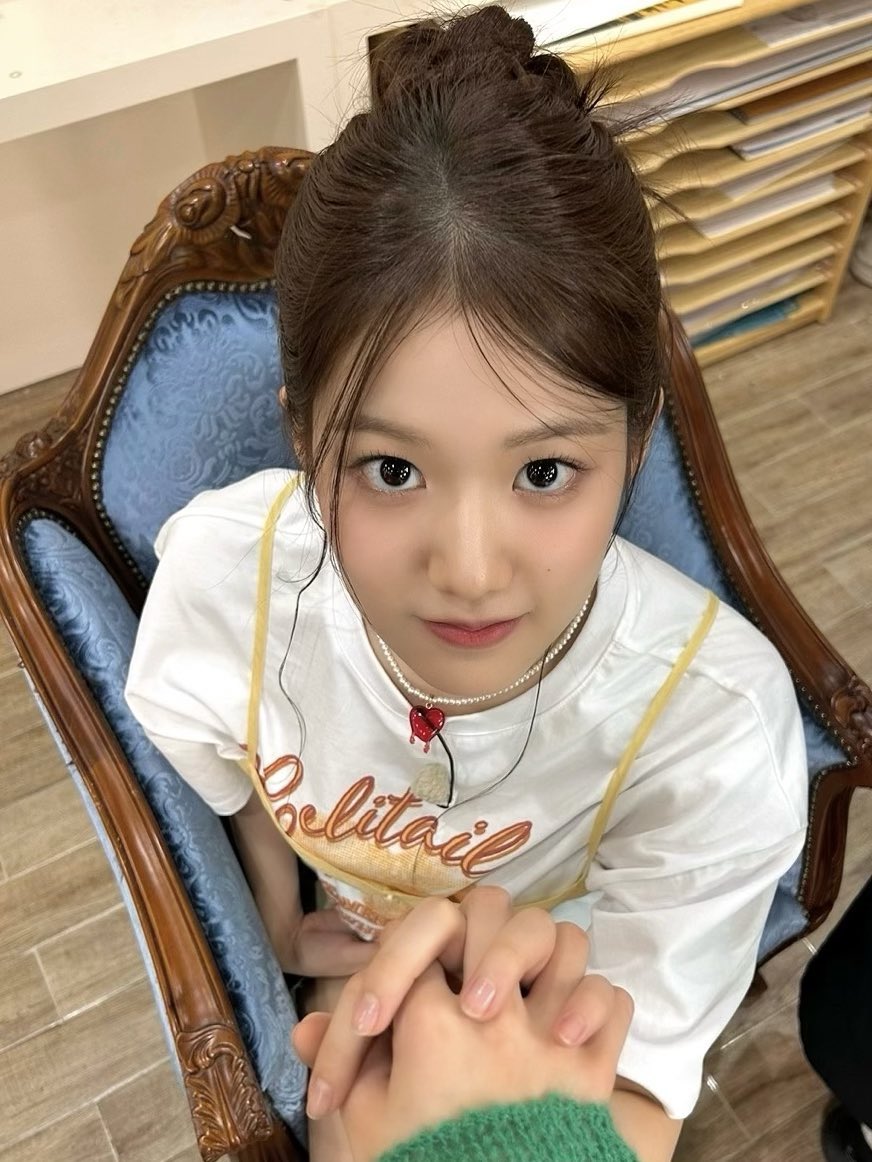 jiyoontopia's tweet photo. she doesnt even have to try to be cute https://t.co/FwepM7HsLF