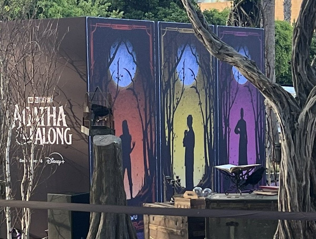 ScarletWitchUpd's tweet image. It&apos;s their magic colors in #AgathaAllAlong:

— Agatha: Purple
— Rio Vidal: Green
— Teen: Blue
— Alice: Orange
— Lilia: Yellow
— Jen: Pink