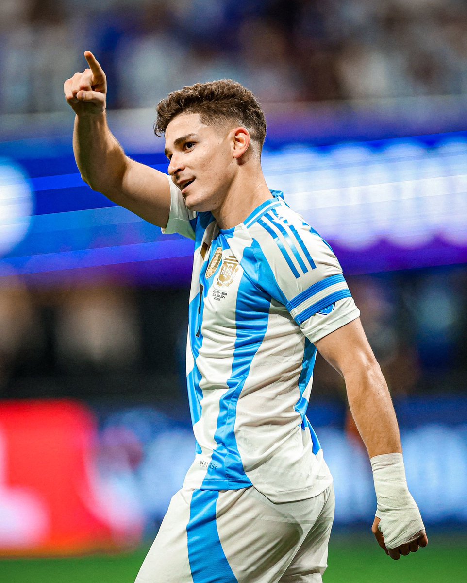 urieliugt's tweet photo. 🚨🇦🇷Julián Álvarez estará llegando a 🇪🇸 mañana cerca de las 18:20. 

➡️ El lunes se realizará los exámenes médicos y luego firmará su contrato con #AtleticoMadrid hasta junio de 2029. 

*️⃣ El martes se suma a los entrenamientos con el equipo. https://t.co/HL990iORXp