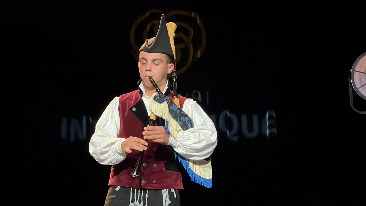 festilorient's tweet photo. Y pa pesllar l’actuación asturiana nel 37° TROPHEE INTERCELTIQUE DE SOLISTES DE GAITA Mac CRIMMON del @FESTIVALLORIENT otra promesa de la gaita que participa per primer vez, Luis Enrique Sánchez #interceltique24 #Lorient #Asturies https://t.co/ELft4Igdcq