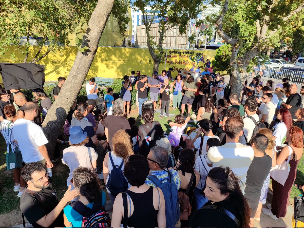 Katliam Yasası kabul edildi ve katliamlar başladı. Yaşatacağız platformunun çağrısıyla İstanbul Kadıköy rıhtımda forumda buluştuk. Mücadele deneyimlerini ve birlikte neler yapabileceğimizi konuşuyoruz. 

19.30'da eylemimiz başlayacak.
#KatliamYasasınıTanımıyoruz