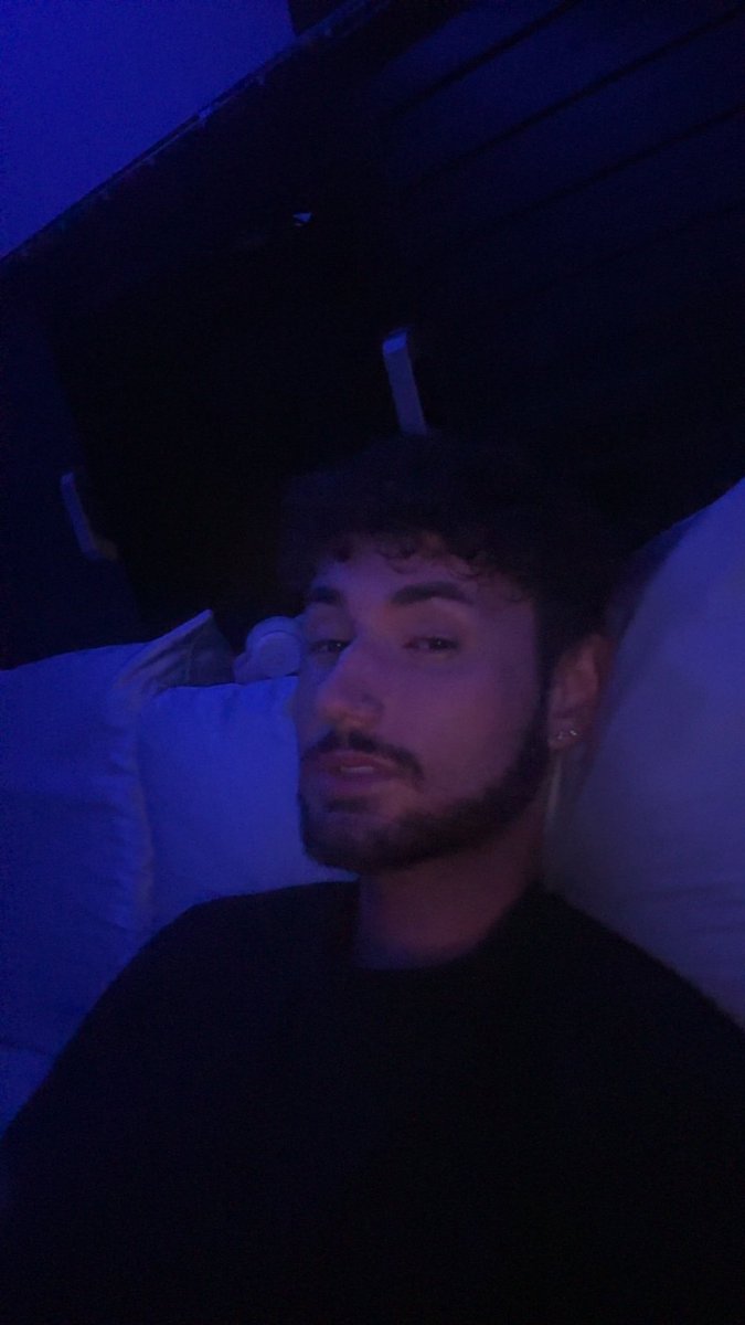 wanna come cuddle ?😫