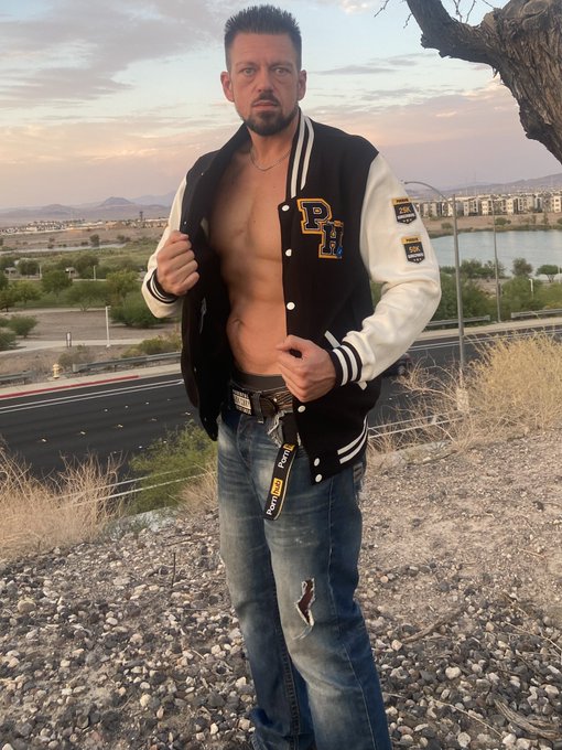 Want to wear my @Pornhub jacket? https://t.co/vQsFnCPhli<a class="tags" href="/tag/pornhub">@pornhub</a>