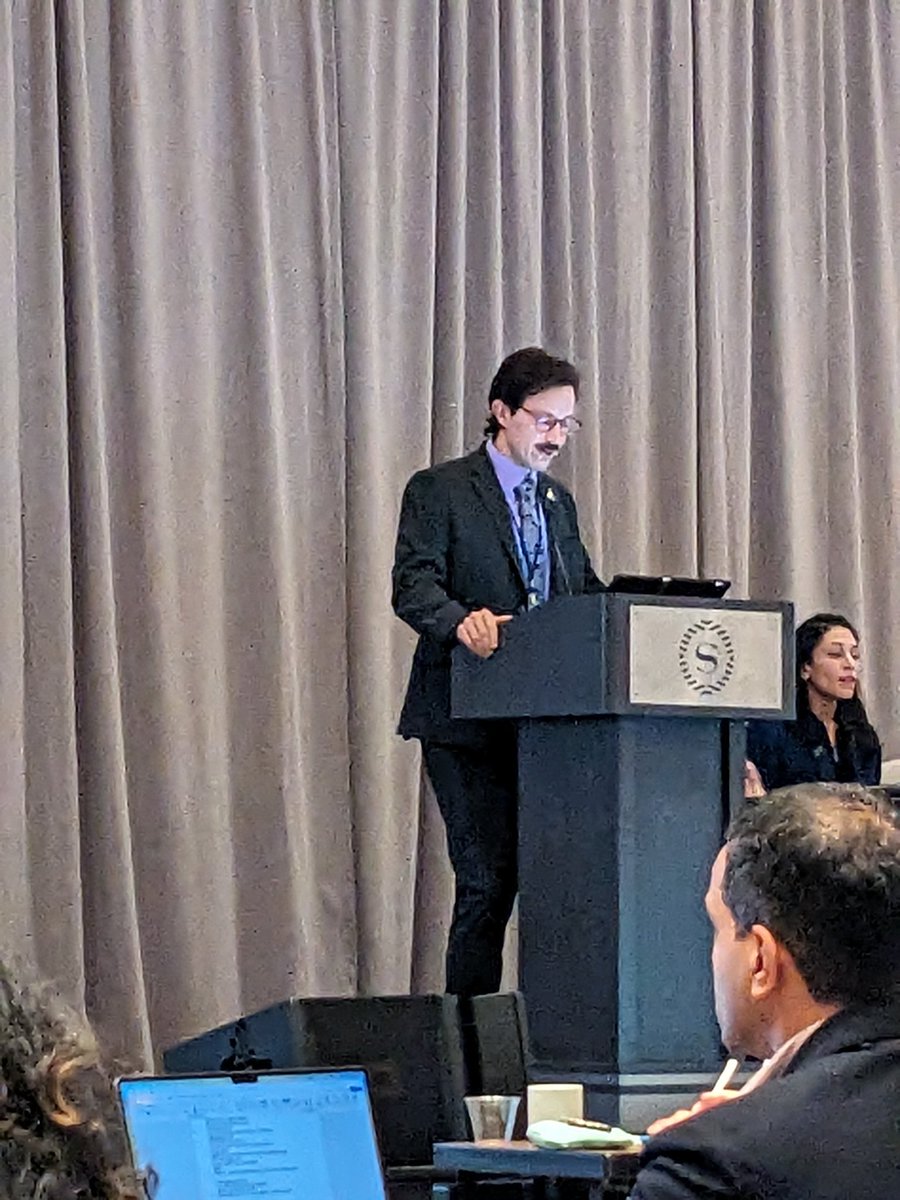 Jamil Qazi presenting again at #SNOASCO24 on behalf of colleague Jim Leng on a study looking at improved survival in patients with radiation necrosis vs local recurrence after SRS for patients with #brainmetastasis. <a href="/DukeRadOnc/">Duke Radiation Oncology</a> <a href="/NeuroOnc/">SNO</a> <a href="/ASCO/">ASCO</a>