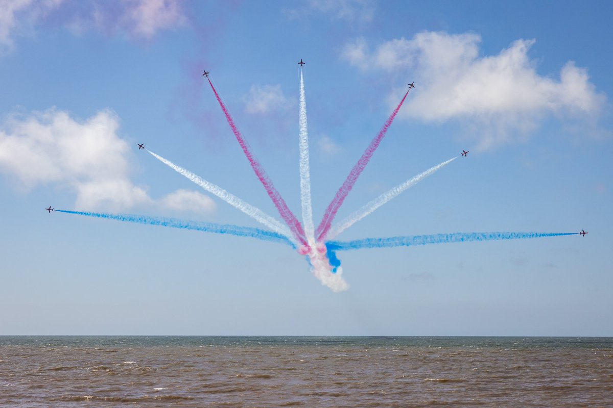 rafredarrows's tweet photo. Huge crowd at Blackpool!

Nothing better than being able to perform our new nine-ship 60th diamond season display in glorious sunshine at a classic seaside event. 

Did you get images from this afternoon’s #RedArrows performance at #Blackpool Airshow?

📸 AS1 Iwan Lewis https://t.co/BbBP2sPsT9