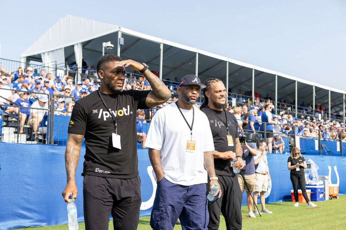 brianmcguckin's tweet photo. Recently I’ve had the opportunity to do some work with The Pivot Podcast hosted by Ryan Clark, Fred Taylor and Channing Crowder. Last week w Colts https://t.co/KIOkAQ9RVA #pivotpodcast @thepivot @Realrclark25 @OfficialCrowder @FredTaylorMade @GVOaant https://t.co/0ZvW4DrIfk