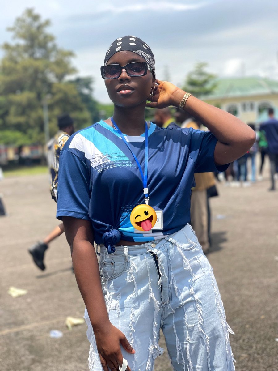pretty__Jay's tweet photo. Representing my team with pride and style🥰🥰

#lastdaysinschool https://t.co/MVVVgwN8zR