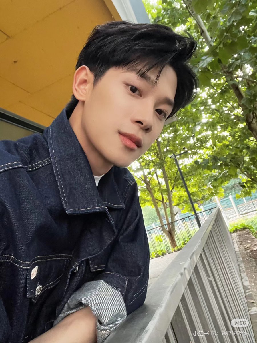 dramapotatoe's tweet image. #ZhangJiongmin shares new snaps with #TheBestDayofMyLife costar #JiangZhinan and more as they reunite for promos