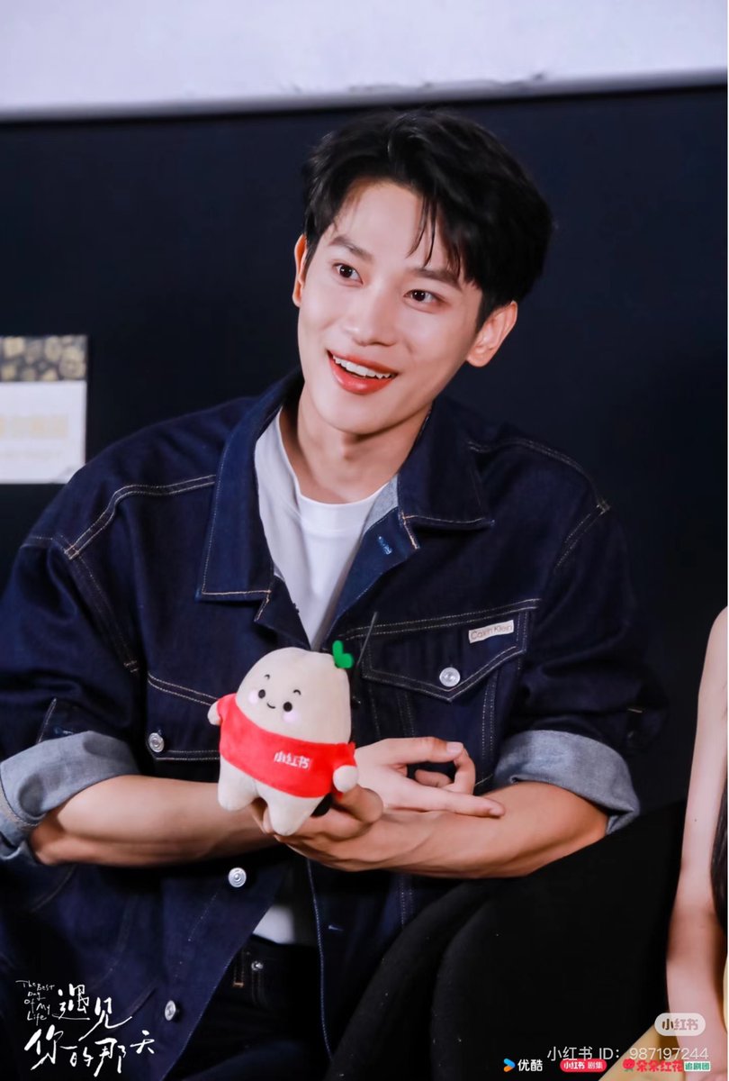 dramapotatoe's tweet image. #ZhangJiongmin shares new snaps with #TheBestDayofMyLife costar #JiangZhinan and more as they reunite for promos