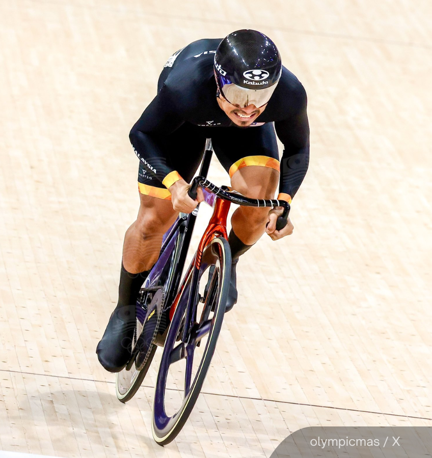 NewsBFM's tweet photo. The Pocket Rocketman Azizulhasni Awang's campaign for a medal at the Paris Olympics has ended early after he was disqualified from the keirin event.

The national cyclist is out of the event for a fault start, getting ahead of the derny before it pulled off the track. https://t.co/qOUXR6qN5h