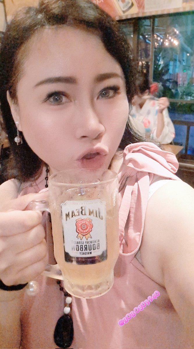#祝福大家情人（騎人）節快樂💖💖💖💖
#昨天助理就說BOSS情人節餐廳已訂好囉～人算不如天算……
#失算了～忙到現在趕上最後時刻在西門大村武串燒居酒屋慶祝～還是開心💖
#謝謝助理的用心祝你情人節快樂😘😘😘吃飽快回家休息～明還有一場硬仗要打呢？
（#愛心留言+#轉推跟隨）
#大奶
#超熟女 https://t.co/JrUQlZhn1g