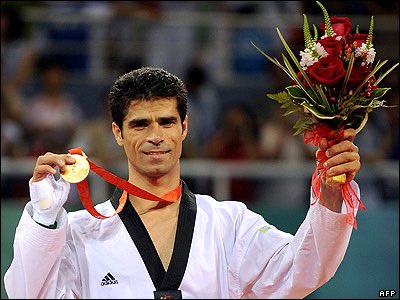 AmirNikS's tweet image. بچه‌ها مدیریت درست این شکلیه.
هادی ساعی به عنوان رییس فدراسیون تکواندو، ۴ تا ورزشکار برد المپیک و هر ۴ تاشون مدال گرفتن 🤌