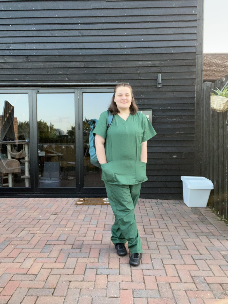 AbbieTBee's tweet image. I was really scared I picked the wrong profession last night but apart from not knowing how to do any clerical things I have loved every second of my twelve hour shift today. Even managed to see two paeds patients 🙌🐝 #TeamED