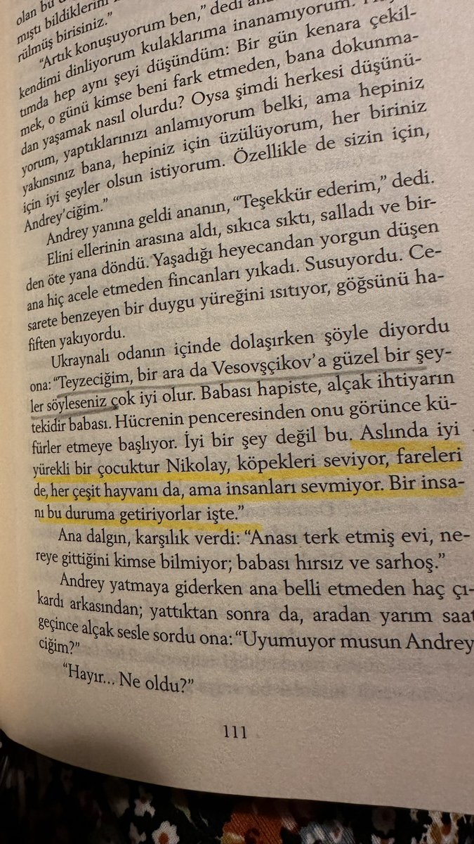 btlplc's tweet photo. Köpekleri seviyor, fareleri de, her çeşit hayvanı da… Ama insanları sevmiyor. Bir insanı bu duruma getiriyorlar işte.
#Tuerkiyedekatliamvar #kitap https://t.co/bTR33N5tVb