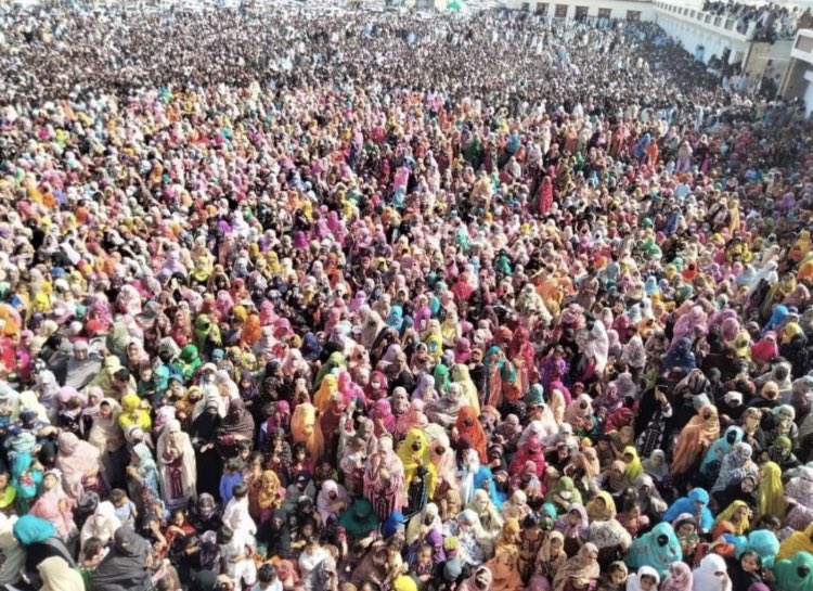 Panjgur after Turbat
These people have not come for biryani or to violate by obeying their cult leader but to ensure their survival.
And what can be more modern than that women are raising voice for themselves in large numbers🙌🏻 #Pakistan #BalochNationalGathering #بلوچ_راجی_مُچی