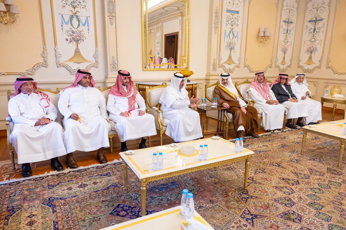 قدم صاحب السمو الملكي الأمير سعود بن نايف بن عبدالعزيز
#أمير_الشرقية
واجب العزاء لأسرة التميمي، في وفاة المغفور له بإذن الله هشام بن علي التميمي ، وذلك في منزلهم بمحافظة الخبر.

وسأل سموه الله تعالى أن يتغمد الفقيد بواسع رحمته ويسكنه فسيح جناته ويلهم أسرته وذويه الصبر والسلوان .