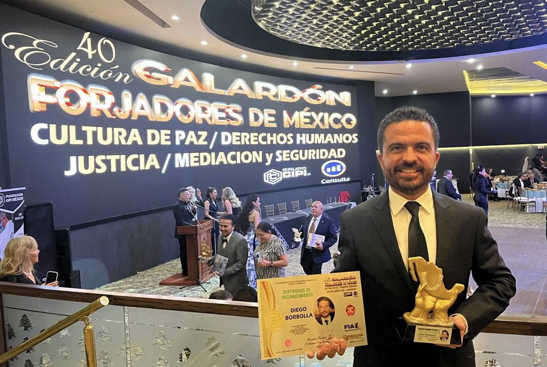 DiegoBorbollaTV's tweet photo. Un honor recibir anoche el Galardón Forjadores de México 2024: Trayectoria Periodística y Liderazgo Social

Muchas gracias a la Fundación Cultural Forjadores de México A.C. https://t.co/4bOCMsAztr