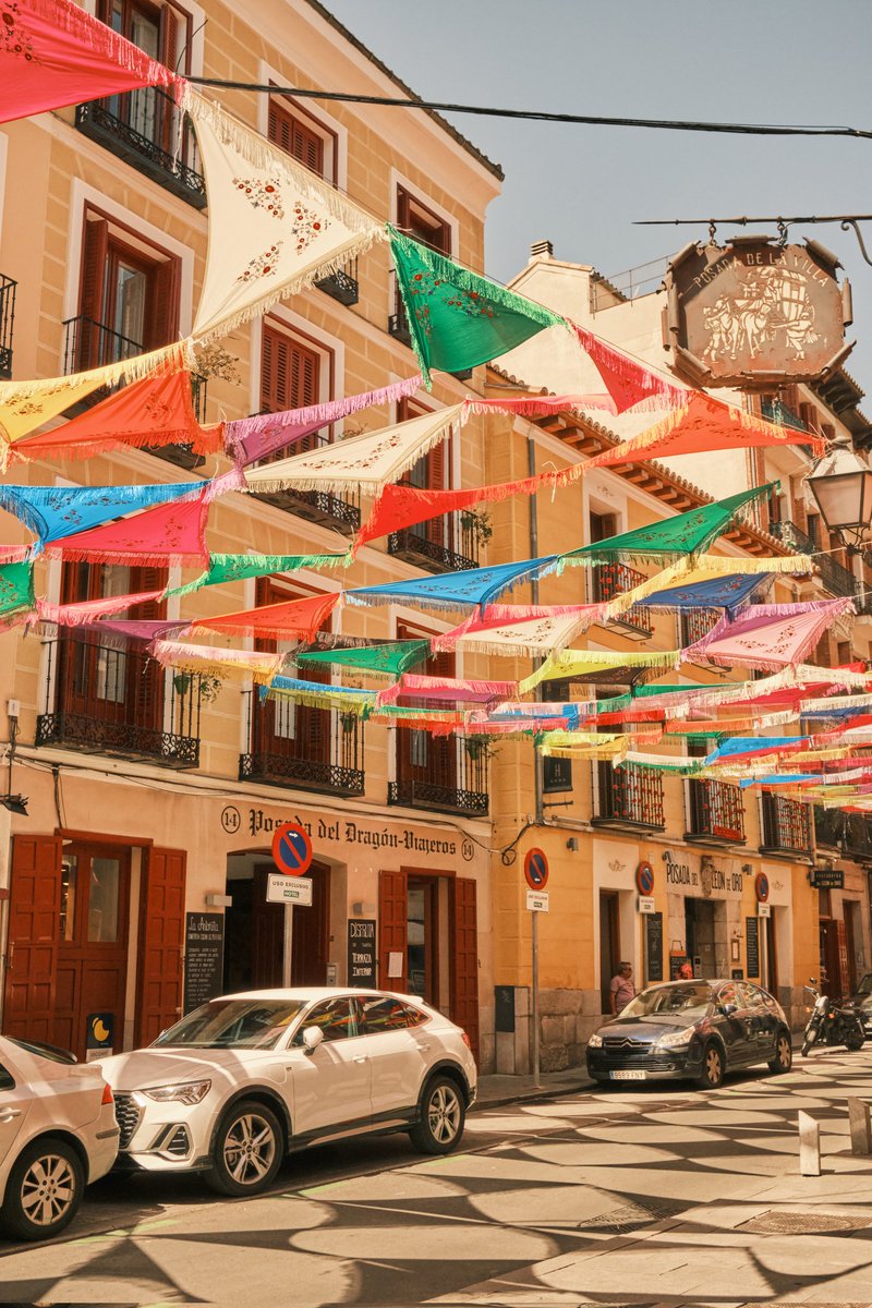 gatopormadrid's tweet photo. Todo está preparado para las fiestas de San Lorenzo de Madrid. 

Así estaba la Cava Baja de Madrid esta mañana. https://t.co/qe9QbgjnqW