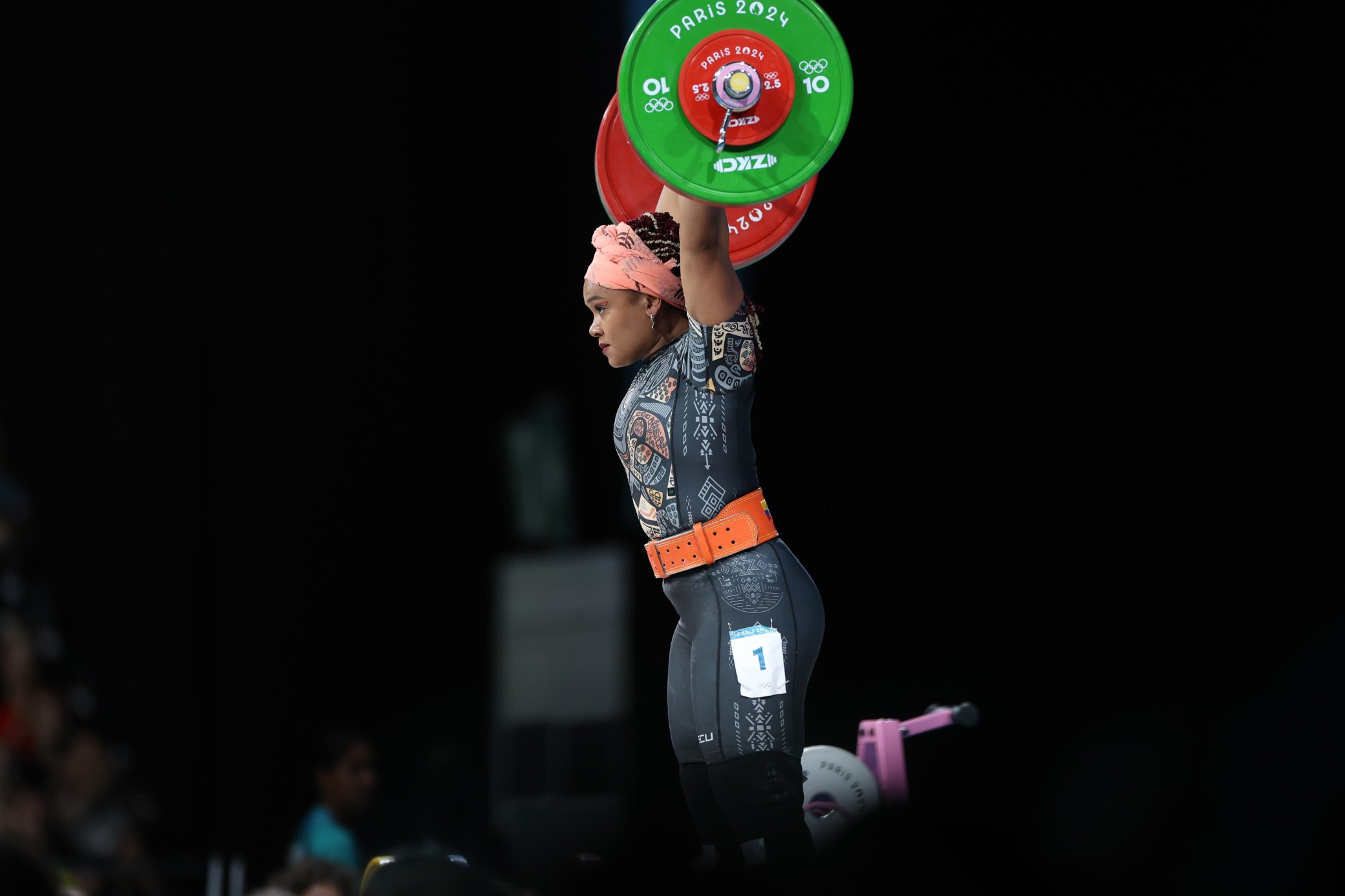 ¡Bimedallista olímpica! Neisi Dajomes conquista el bronce en halterofilia