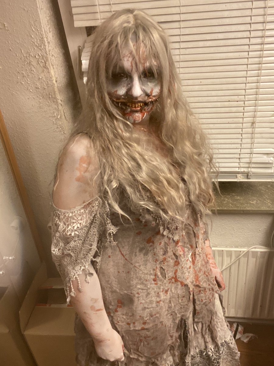 creepyanni's tweet photo. Hello there. I try something new
......・・
#horror #creepy #scary #Sfx #sfxmakeup #horrormakeup #blood #fakeblood #horrorcosplay #horrorart #demon #zombie #monster #nightmare #danger https://t.co/GlSBqHT7fr