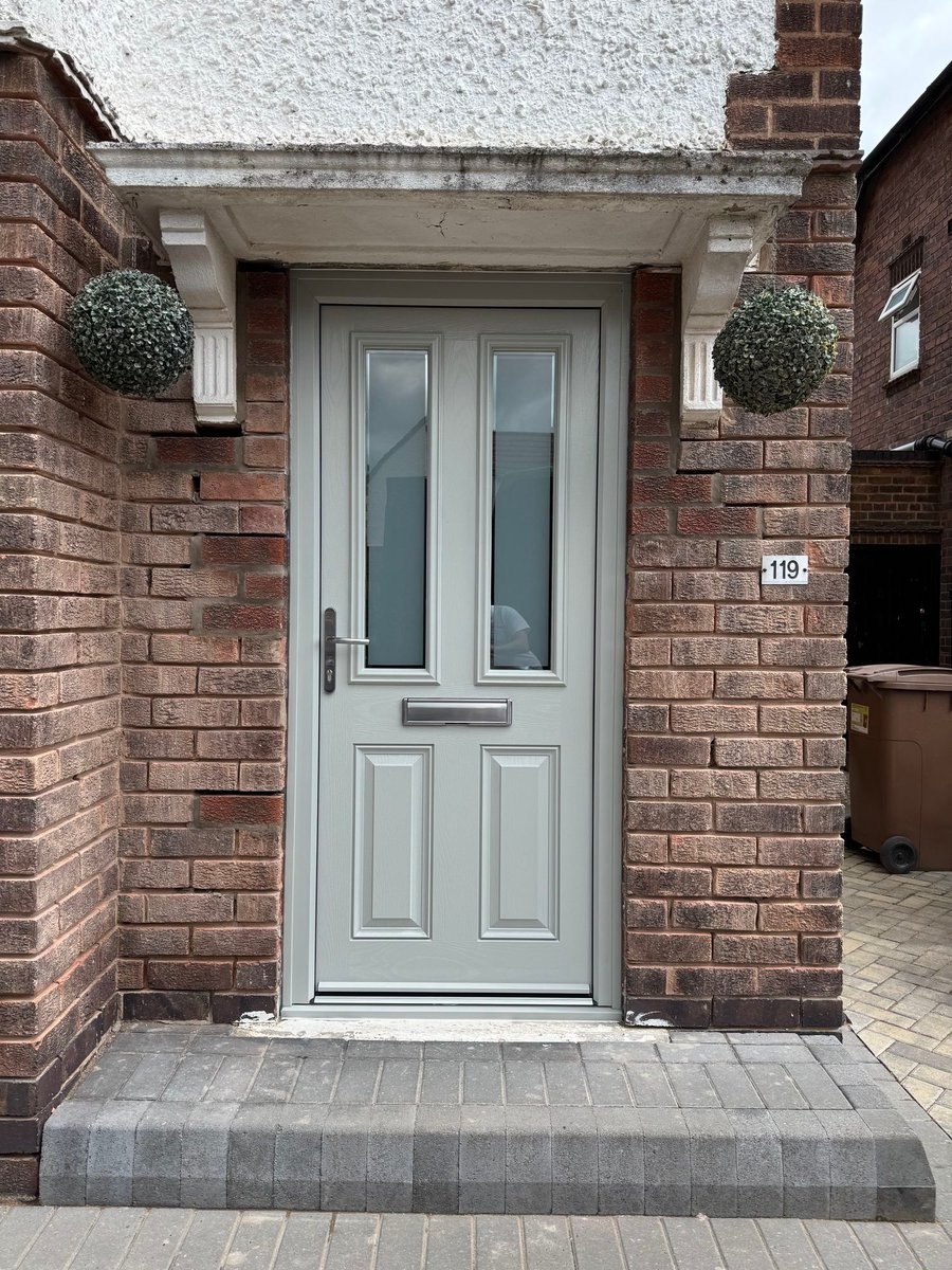 Verysecuredoors's tweet photo. Composite GRP door in Agate Grey supplied and fitted in #Leicestershire https://t.co/6423QdoMeI #compositedoor #compositedoors #grpdoor #grp #frontdoor #backdoor #grpcompositedoor https://t.co/XFkpAWUzNJ