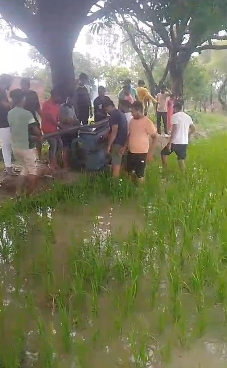 EWDPrayagraj's tweet photo. Timely Transformer replacement in Soraon area with the help of Farmers.
@MdPuvvnl 
@puvvnlprayagraj 
@PuVVNLHQ https://t.co/We3cUwhDGL