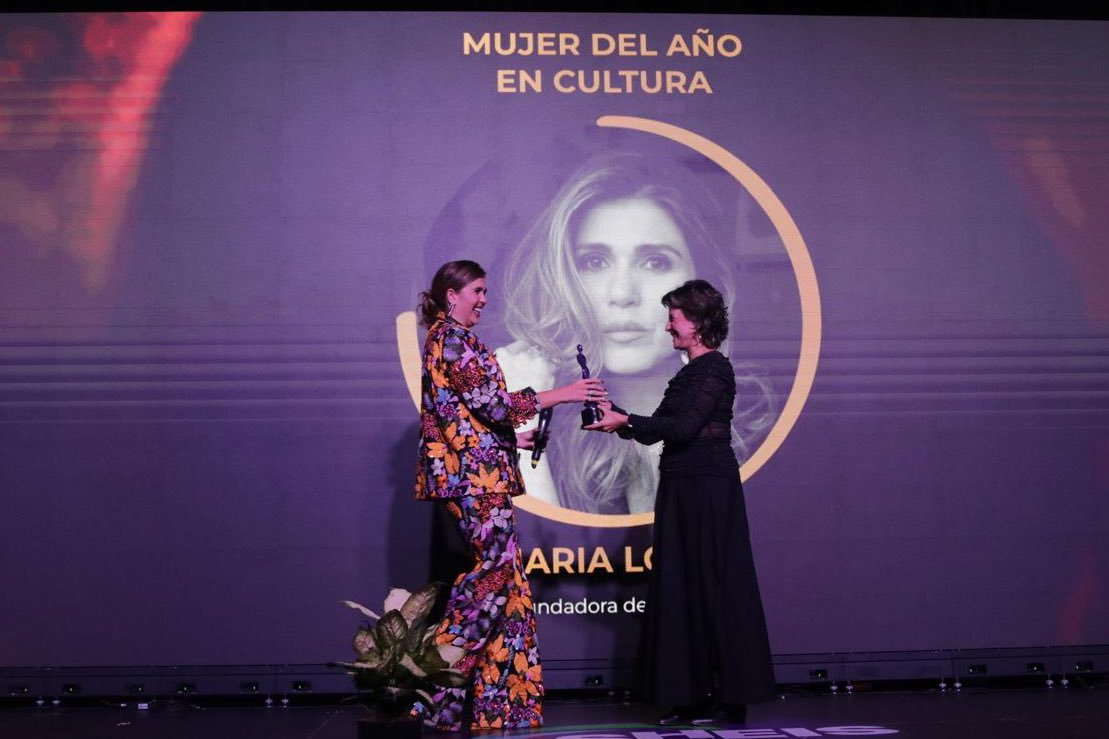 Valeria Molina (@valemogo) on Twitter photo Infinitamente agradecida con <a href="/sheisglobalf/">She Is Global Forum</a> y con <a href="/NADIASAN89/">NADIA SANCHEZ</a> por permitirme reconocer la fuerza y la valentía de las mujeres. Ayer tuve el honor de entregar el premio Mujer del año en cultura a <a href="/ma_lopez_c/">María López Castaño</a> de <a href="/somosdetonante/">Somos Detonante</a> ✨ Infinitamente agradecida con <a href="/sheisglobalf/">She Is Global Forum</a> y con <a href="/NADIASAN89/">NADIA SANCHEZ</a> por permitirme reconocer la fuerza y la valentía de las mujeres. Ayer tuve el honor de entregar el premio Mujer del año en cultura a <a href="/ma_lopez_c/">María López Castaño</a> de <a href="/somosdetonante/">Somos Detonante</a> ✨