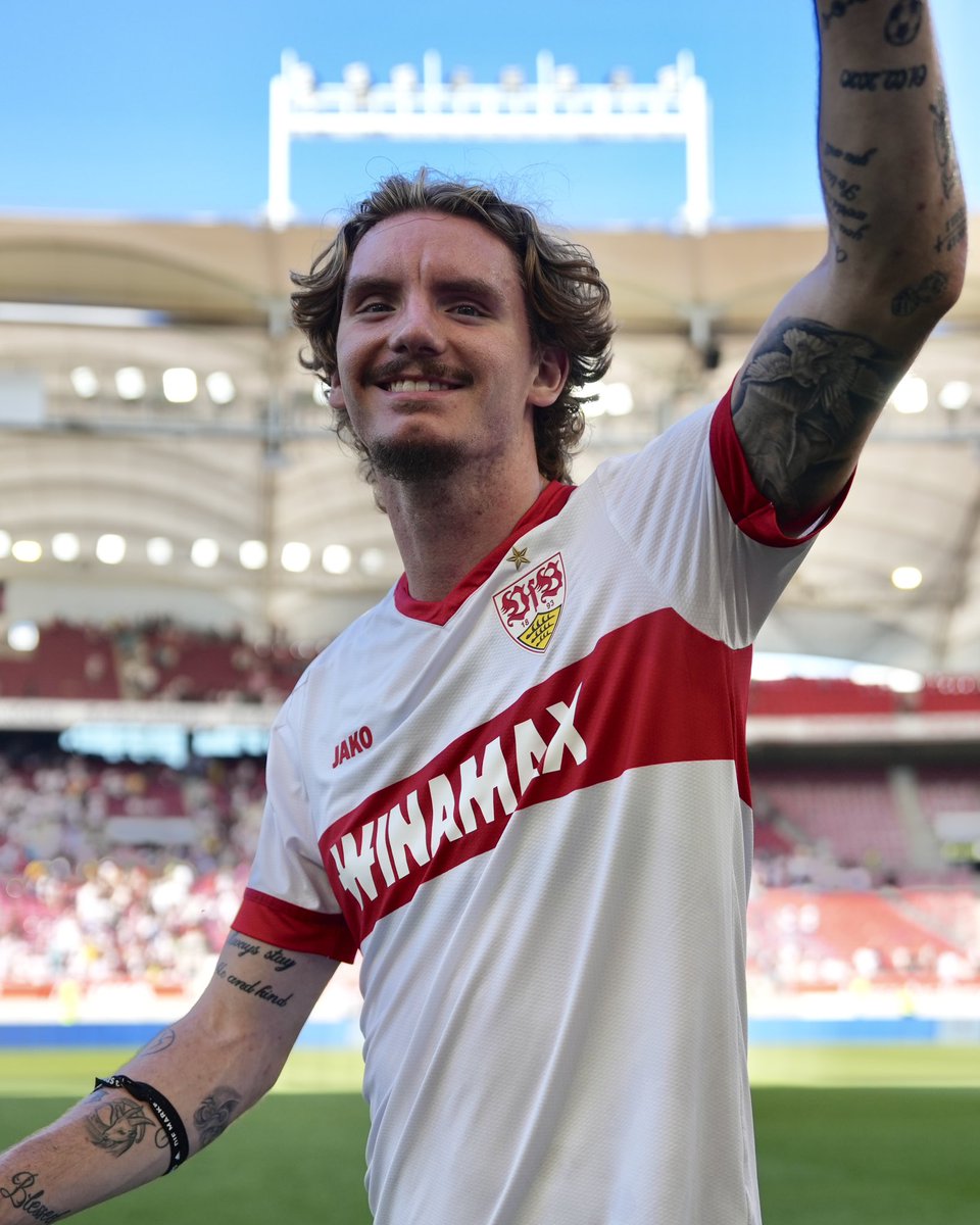 VfB's tweet photo. Fröhliche Gesichter nach Abpfiff >>>

#VfB | #VfBOpening | #VfBATH https://t.co/i526ZK1fFu