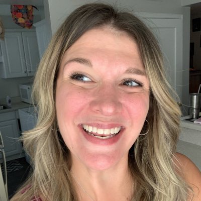 lisajsmith621's tweet photo. Living my best life  💛
#NewProfilePic #livingmybestlife https://t.co/O1DPoR7zZz