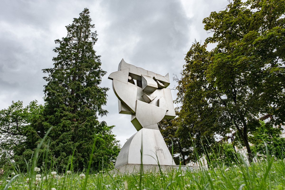 martinziaja's tweet photo. Ein weiteres 3er-Set aus dem französischen Metz. Auch wenn die Architektur generell dort wirklich viele Hingucker bietet, lohnt sich dennoch auch hier dier Blick auf Details im Stadtbild!
#martinziaja #fotoreisen #lothringen #lorraine #metz #france #metz_france #fujifilm #fujif https://t.co/btPjRW9siA