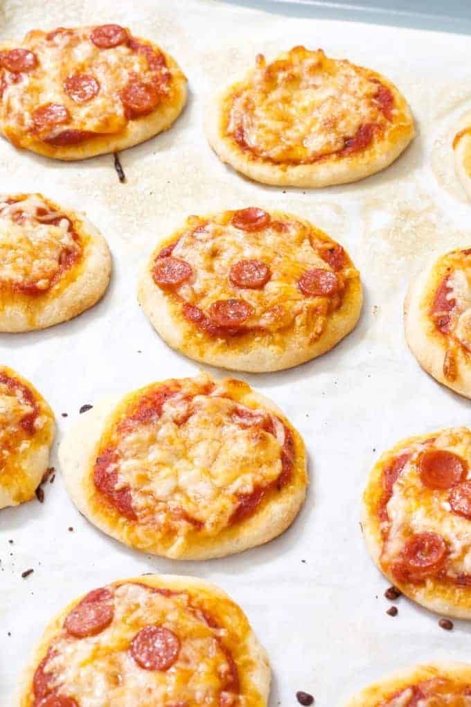 mindycancook's tweet photo. Fun and easy to eat - great for sleepovers! Mini Pepperoni Pizza Appetizers ⇣ https://t.co/P4uDfp5AWc
#appetizers #easyapps #kidsfood #recipes #cooking #pizza #lunchtime https://t.co/AHXkaFU5tZ