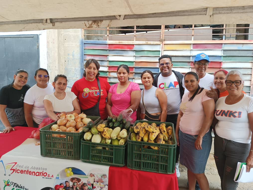 Así inicia nuestro sábado, de Ferias del Campo Soberano, en la Parroquia Antímano,  en el sector el Manguito.
  ¡Los CLAP somos garantes de soberanía alimentaria y paz! 

#HastaProntoX