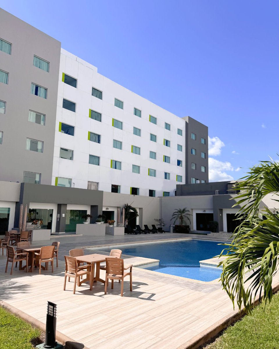 CourtyardVhsa's tweet photo. ¿Qué mejor momento para relajarte en nuestra piscina? ¡Sumérgete en la diversión!💛 https://t.co/31Pz3lydvI