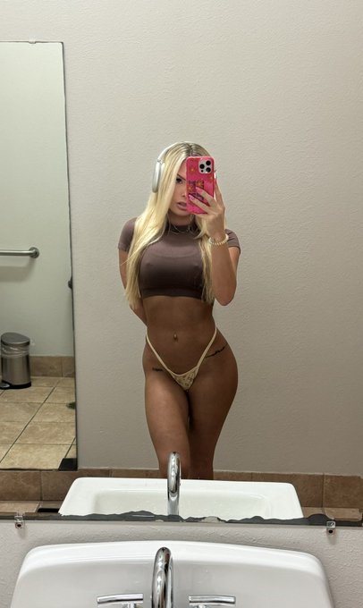 Watch 𝔩 𝔢 𝔵 𝔦 𓆩♡𓆪's leaked NSFW photo on TwXstars