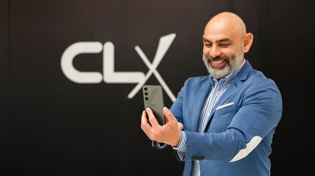 DaggaNasar's tweet image. Les presento nuestro nuevo Smartphone CLX ONE 📱 

Luego de años de trabajo en equipo consolidando CLX como una marca de referencia para todos los venezolanos, siento emoción al anunciarles el lanzamiento de este nuevo producto que se une a nuestro ecosistema, un dispositivo