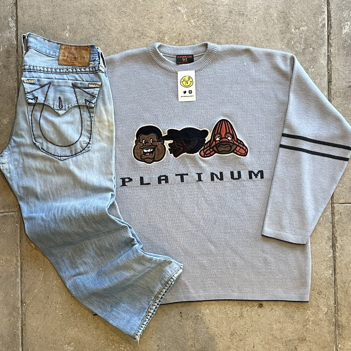 vnpgallery's tweet photo. 🎉🎉🎉🎉ITS THE WEEKENDDDD🎉🎉🎉🎉🎉

DID A LOT OF WASHING YESTERDAY, SO ALL NEW FRESH VINTAGE PIECES ARE READY FOR YOU GUYS 🤩🤩🤩
Here’s a few good ones!!🫡

Here till 8pm!🕗 
🛍️Come shop with us today🛍️

427 Peoples St🏝️ https://t.co/oBQxDxwPO4