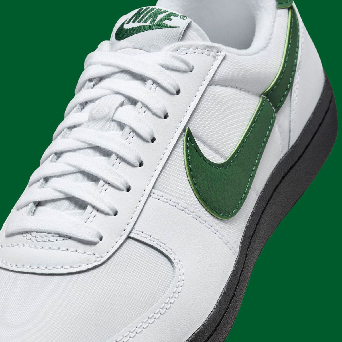 SneakerNews's tweet photo. The Nike Field General '82 is returning soon in Eagles and Jets colors 🦅 🛩️ 

Release Date: August 29th, 2024 ($100) https://t.co/JS6iqKhPZ6