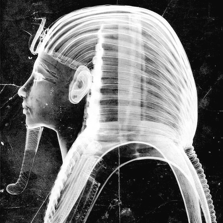 Nerdy_sciencee's tweet photo. An x-ray was taken of Tutankhamun's golden mask The Golden Mask of King Tutankhamun as it appears in the x-ray until recently archaeologists believed that the mask was made from one piece but it was quite a surprise when the mask was subjected to an x-ray examination. #History https://t.co/ec6NkS2aql
