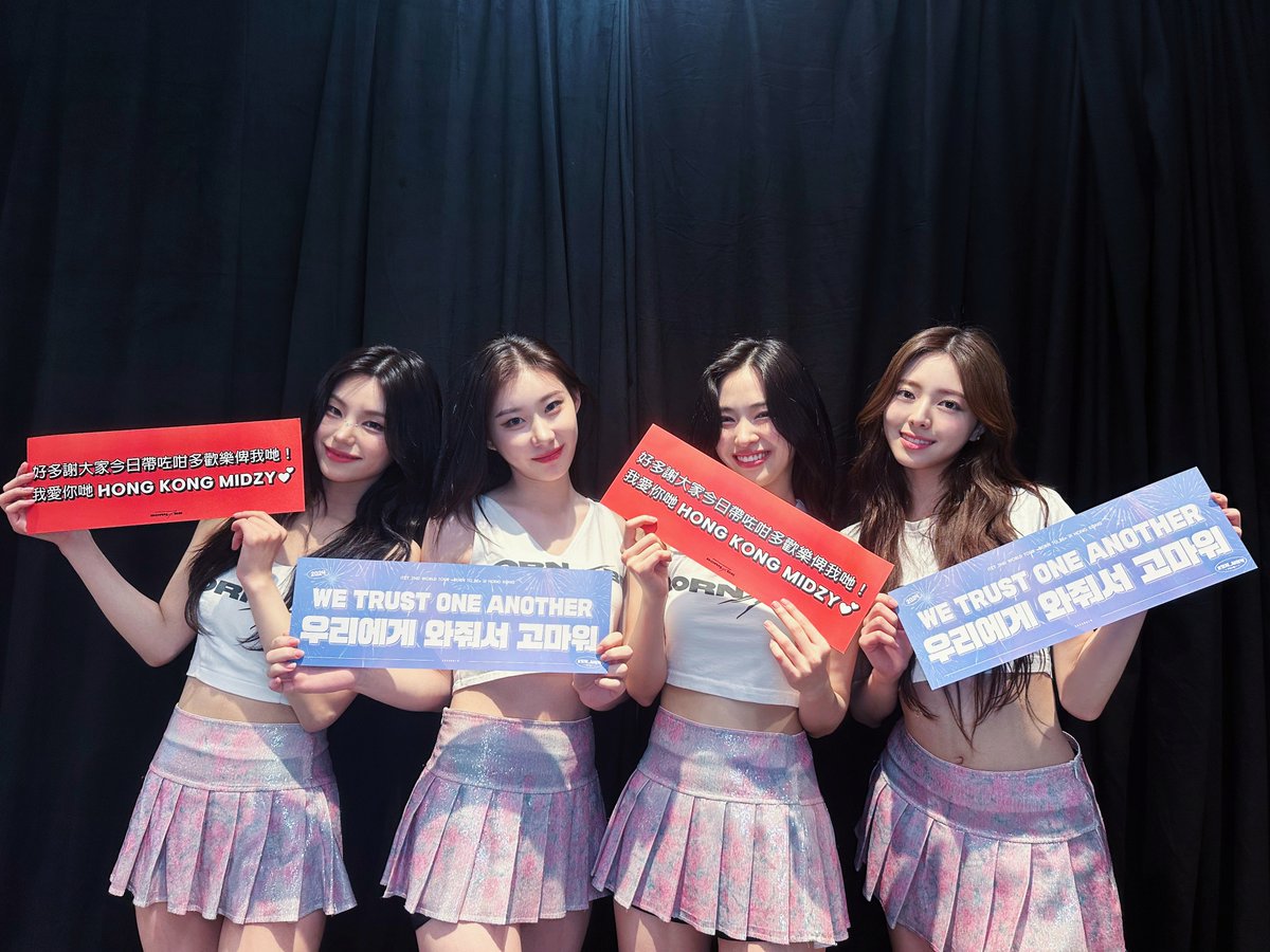 ITZYofficial's tweet photo. ITZY 2ND WORLD TOUR <BORN TO BE> in #HONGKONG

好多謝大家今日帶咗咁多歡樂俾我哋！
我愛你哋 HONG KONG MIDZY ❤

#ITZY #MIDZY @ITZYofficial
#ITZY_BORNTOBE 
#ITZY_WORLD_TOUR
#ITZY_in_HONGKONG https://t.co/GK8p462FlX