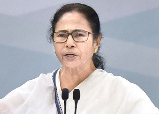 कोलकाता से बड़ी खबर!

कोलकाता के हॉस्पिटल में ट्रेनी डॉक्टर से रेप, फिर हत्या।

आंख-मुंह, प्राइवेट पार्ट से खून बहा, गर्दन टूटी।

TMC नेता संजय पर है हत्या और रेप का आरोप।

बंगाल सरकार के कई विभागों में है आरोपी की अच्छी पकड़।

31 साल की ट्रेनी डॉक्टर चेस्ट मेडिसिन डिपार्टमेंट