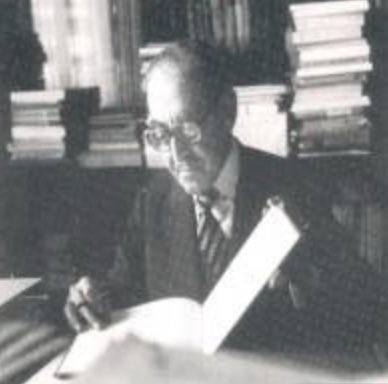 Hoy se cumplen 30 años desde que la antigua Biblioteca Central de la Universidad de Chile <a href="/uchile/">Universidad de Chile</a> pasó a llamarse Archivo Central Andrés Bello <a href="/Archivo_Bello/">Archivo Central Andrés Bello</a>. Cabe recordar a su auténtico gestor, a cuya iniciativa se deben muchas de sus colecciones, Alamiro de Avila Martel.