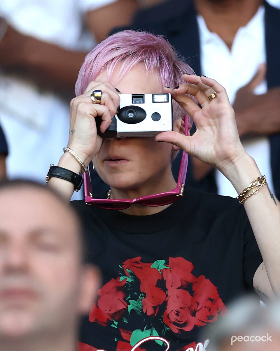 Caught in 4K at the Gold Medal match by <a href="/mPinoe/">Megan Rapinoe</a> 📷 #ParisOlympics