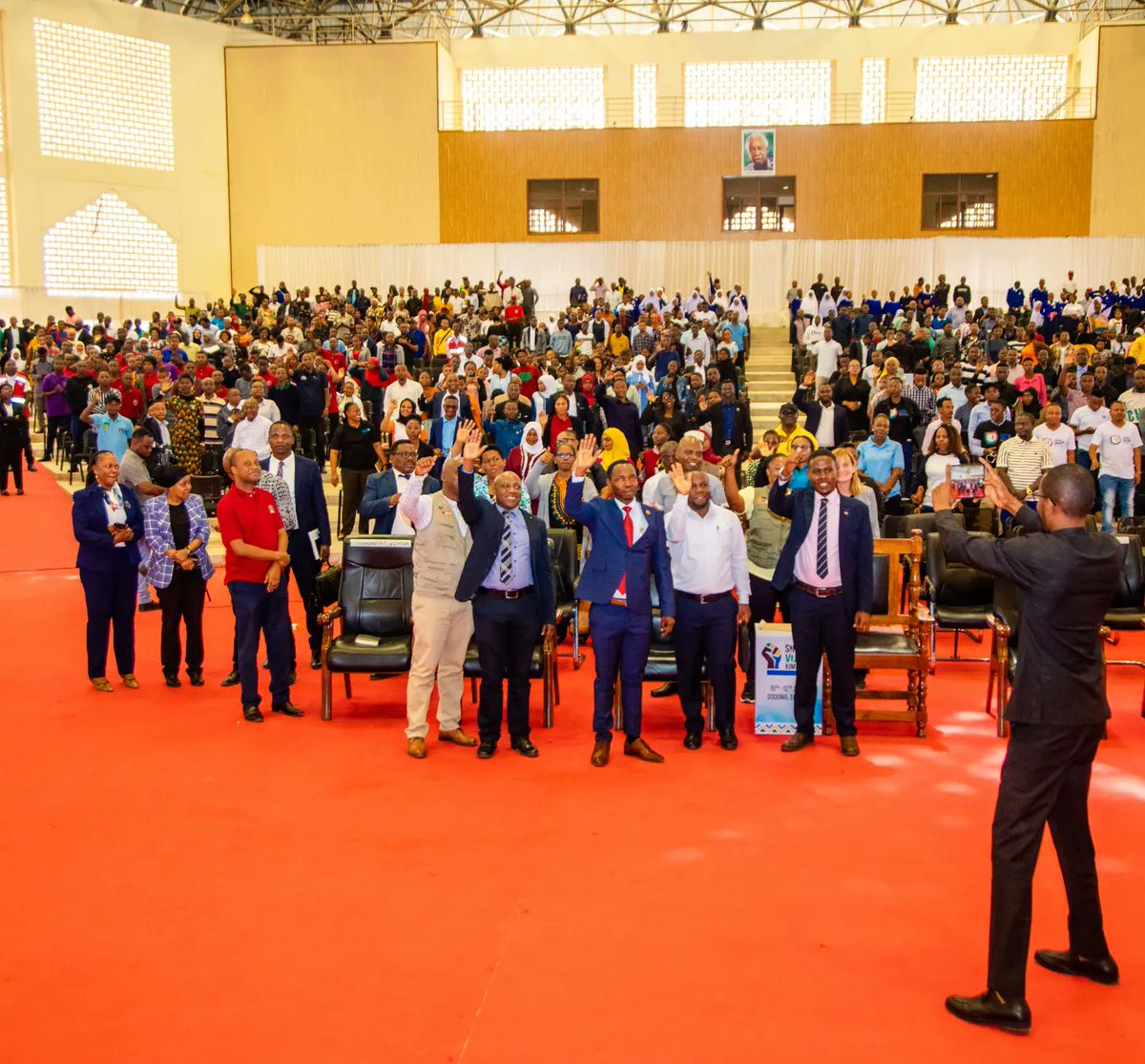 Naibu Waziri, Ofisi ya Waziri Mkuu - Kazi, Vijana, Ajira na Wenye Ulemavu Mhe. Patrobas Katambi akipoga picha 'Selfie' na vijana wakati wa ufunguzi wa Kongamano la vijana lillilofanyika Jakaya Kikwete Convention Center, jijini Dodoma tarehe 10 Agosti, 2024.