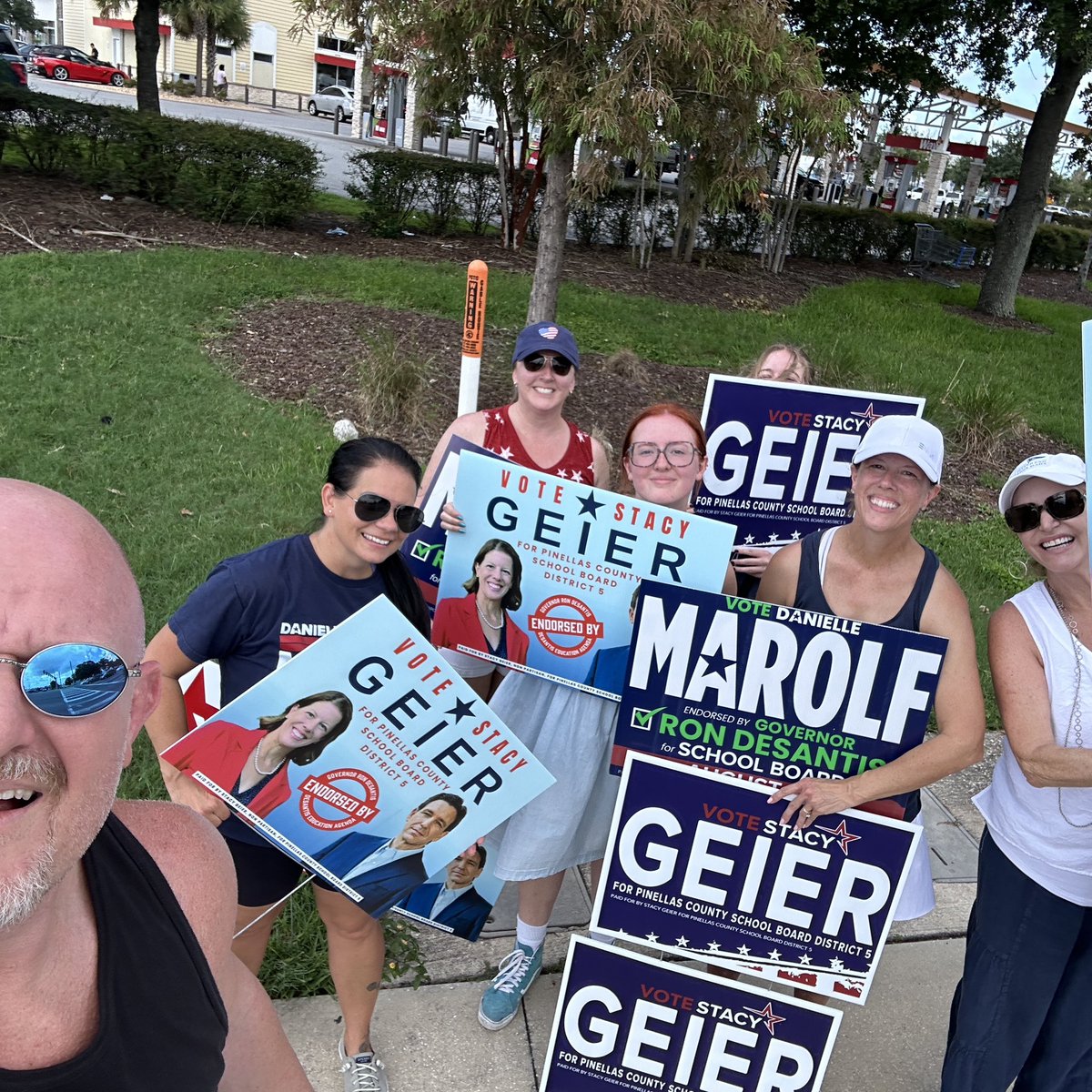 VoteStacyGeier's tweet photo. Thank you everyone who came out to sign wave today!! We love to hear all the honking in support β€οΈπ
#stacygeier
#vote #pinellas #fl #florida #august #election #pinellascountyfl #conservative #values #profamily #proteacher #prosafeschools #prostudent #prosuccess #hiregeier https://t.co/qWGOjyjVN2
