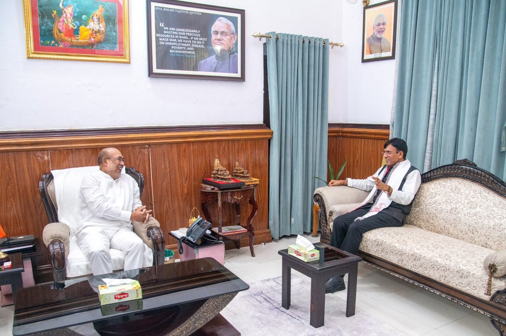N. Biren Singh (@nbirensingh) on Twitter photo Delighted to have Hon'ble Union Minister of Labour and Employment, Youth Affairs and Sports, Shri <a href="/mansukhmandviya/">Dr Mansukh Mandaviya</a> ji at my residential office today.
Had a productive meeting on the implementation of various government schemes, skilling & training programs for IDPs, start ups, Delighted to have Hon'ble Union Minister of Labour and Employment, Youth Affairs and Sports, Shri <a href="/mansukhmandviya/">Dr Mansukh Mandaviya</a> ji at my residential office today.
Had a productive meeting on the implementation of various government schemes, skilling & training programs for IDPs, start ups,