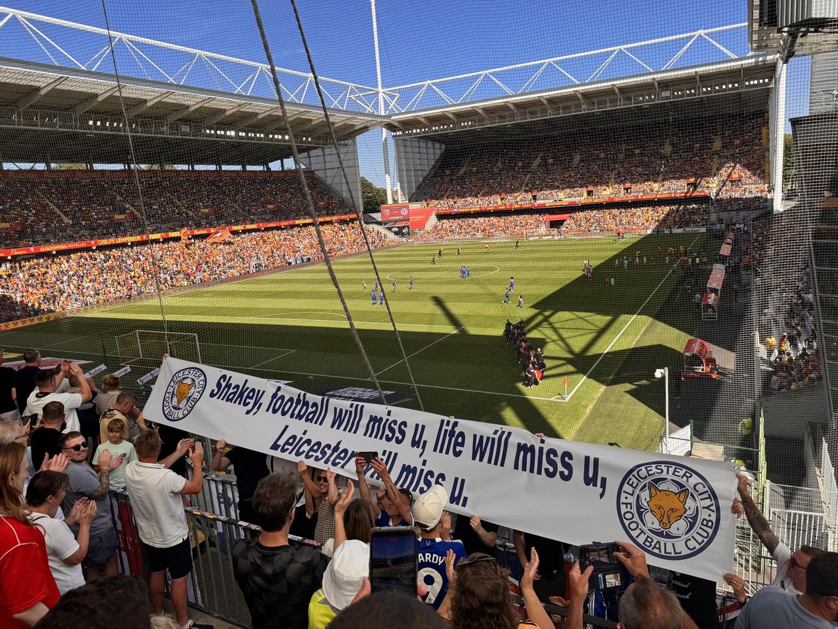 AshLcfc__'s tweet photo. Highlight of the afternoon #RIPShakey #lcfc https://t.co/flaA1QwCBz