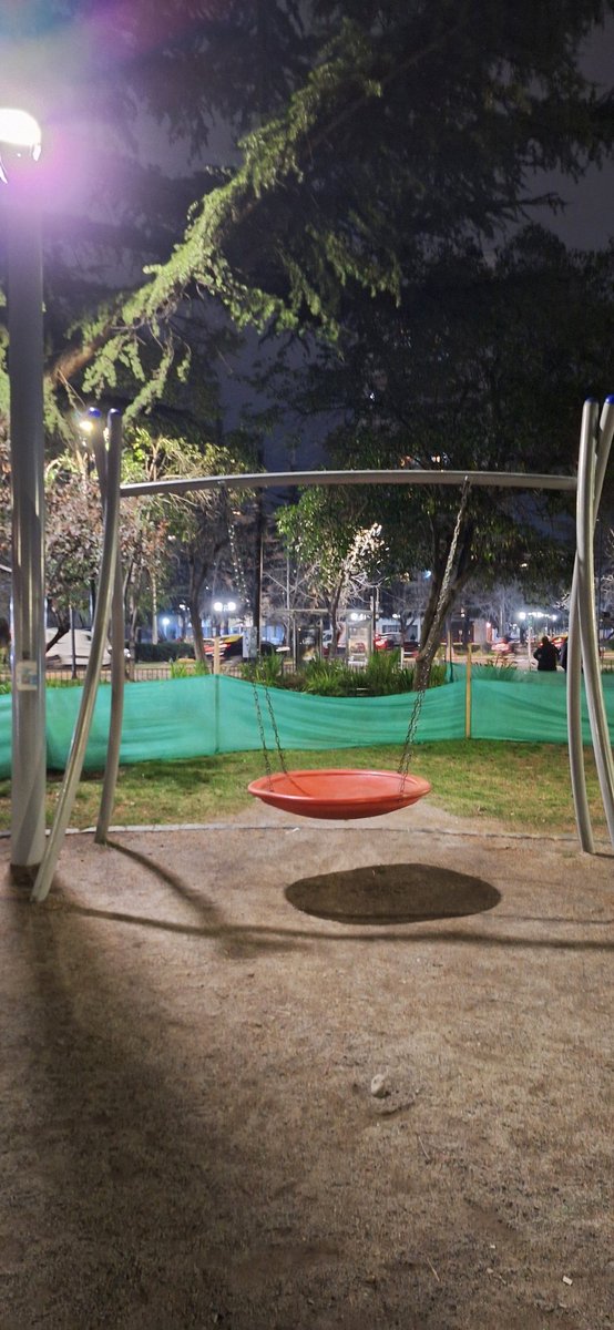 anaililzaid's tweet photo. @Muni_provi @evelynmatthei Hola en relación  la plaza ex Ines de Suarez  Este juego se esta perdiendo porque no puede ser utilizado por los niñ@s deberian replantear su ubicación
Esta bajo un pino muy hermoso pero bota su sabia sobre el juego dejandolo todo manchado y pegoteado y los niñ@s no pueden jugar https://t.co/cHuXPNbamP