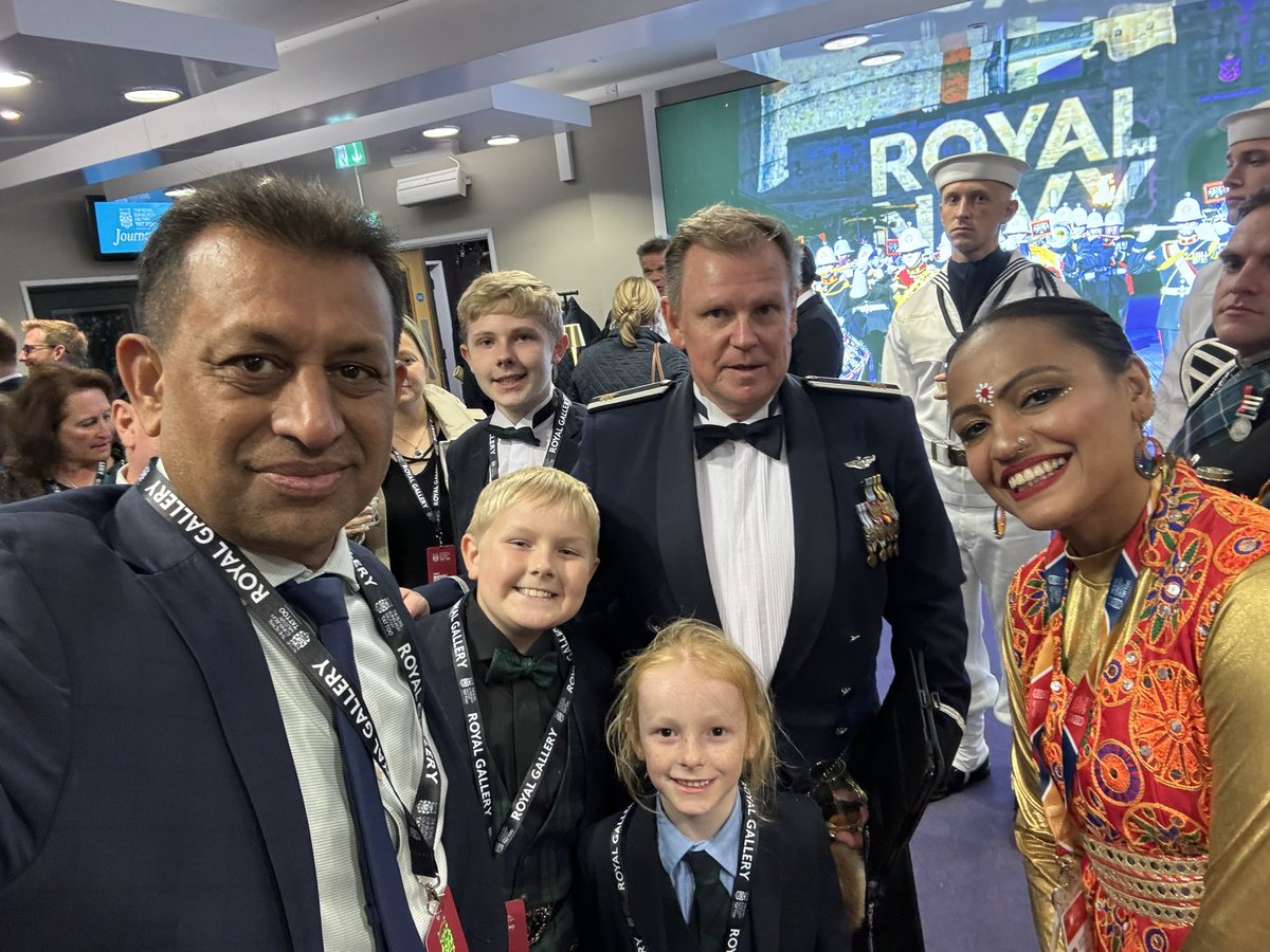 FoysolChoudhury's tweet photo. Honoured to be at the Royal Edinburgh Military Tattoo last night as @AnasSarwar takes the salute. 

@EdinburghTattoo brings together the best of British Military with international performances from a global cast.

#EdinTattoo #Journeys https://t.co/5lcxeIUa6R