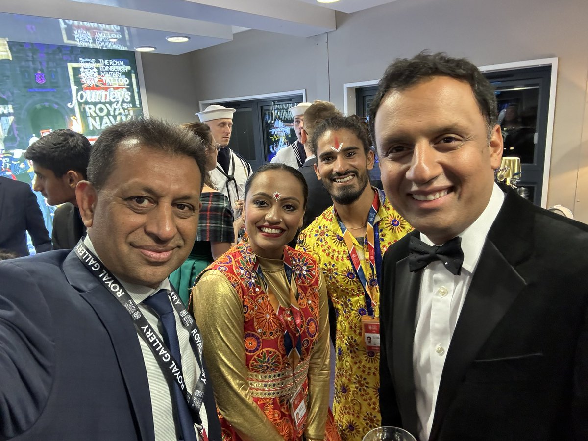 FoysolChoudhury's tweet photo. Honoured to be at the Royal Edinburgh Military Tattoo last night as @AnasSarwar takes the salute. 

@EdinburghTattoo brings together the best of British Military with international performances from a global cast.

#EdinTattoo #Journeys https://t.co/5lcxeIUa6R
